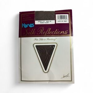 Hanes Silk Reflections Control Top Sandalfoot Pantyhose Size C-D in Town Taupe